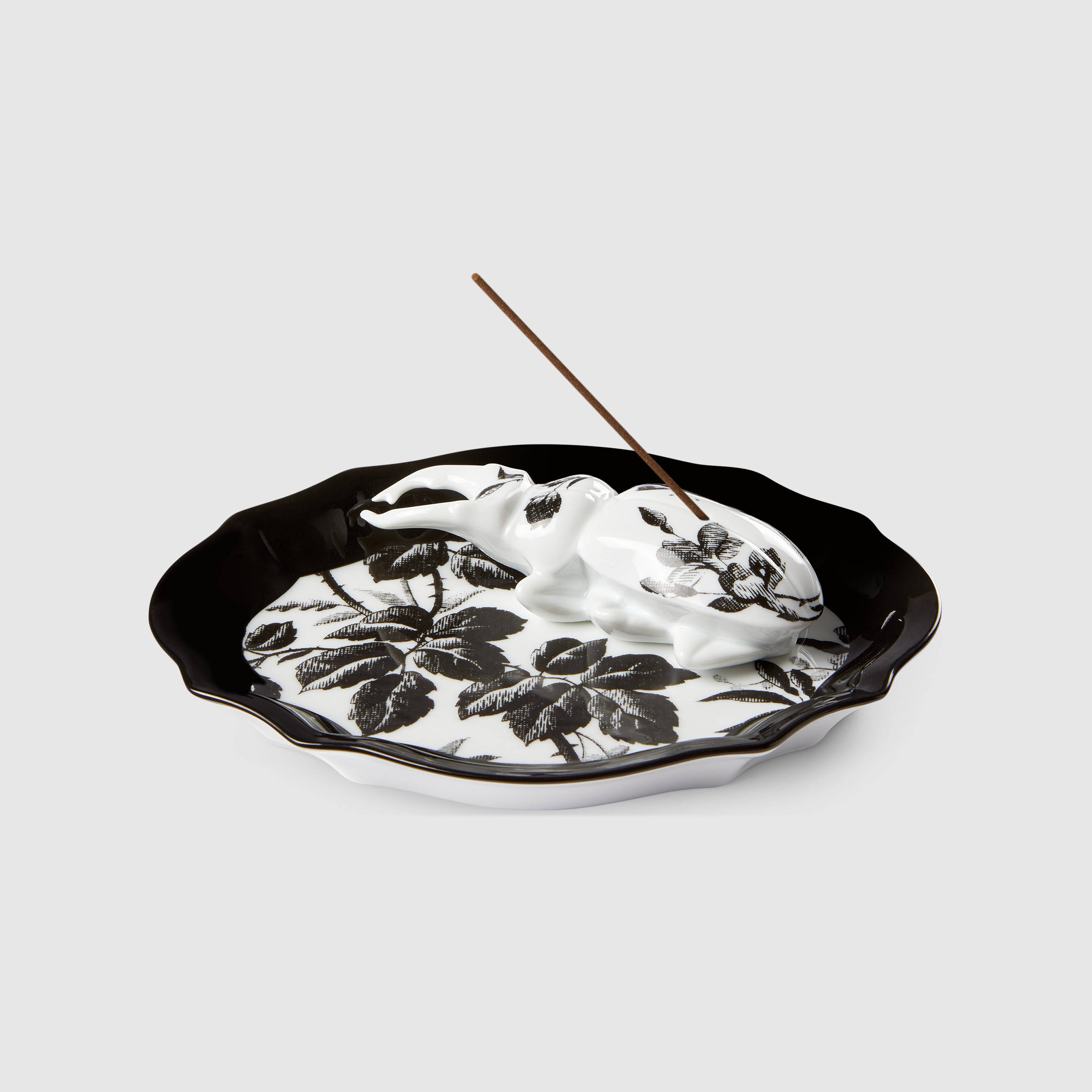 饰腊叶印花和甲壳虫香盘